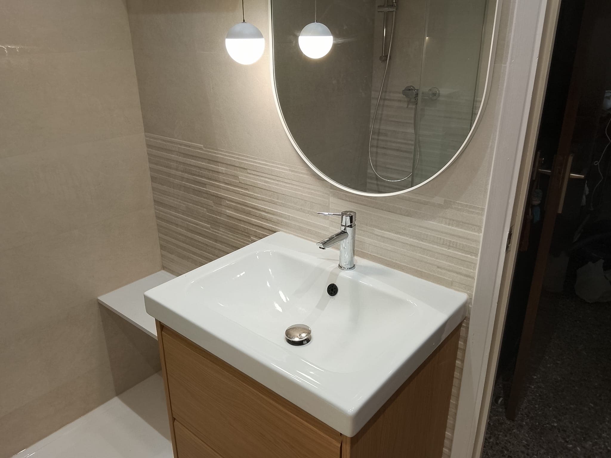 Detalle del cuarto de baño después de la reforma